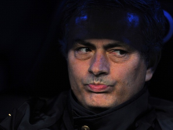 Mourinho chết lặng trên băng ghế chỉ đạo.